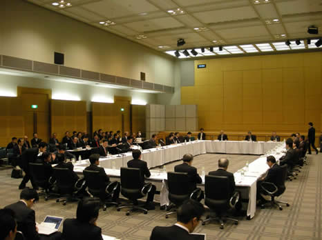 「会議の様子」