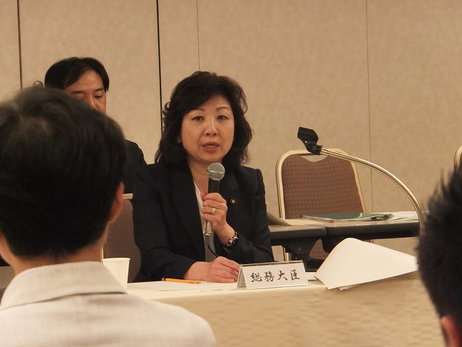 大臣懇③S0981191リサイズ.jpg