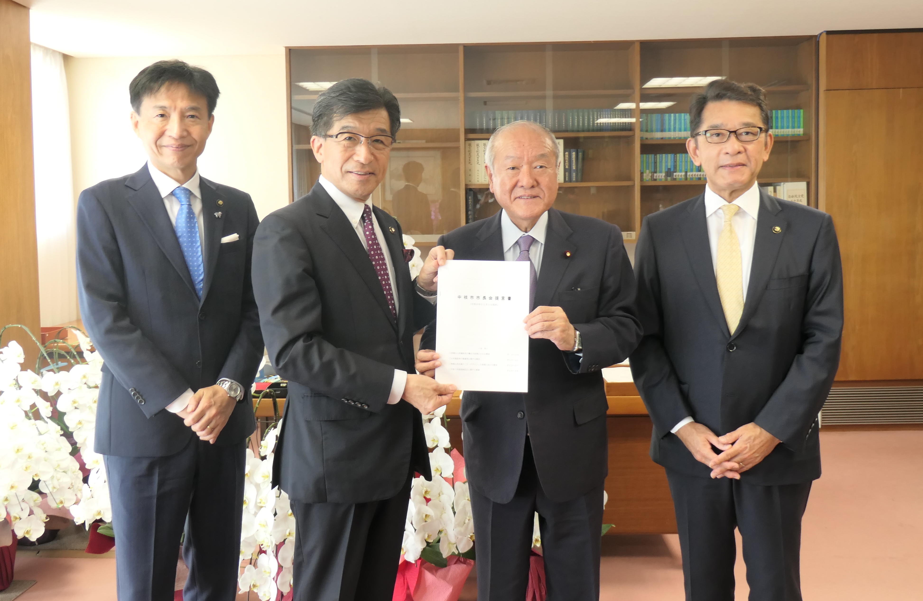 自民党　鈴木総務会長