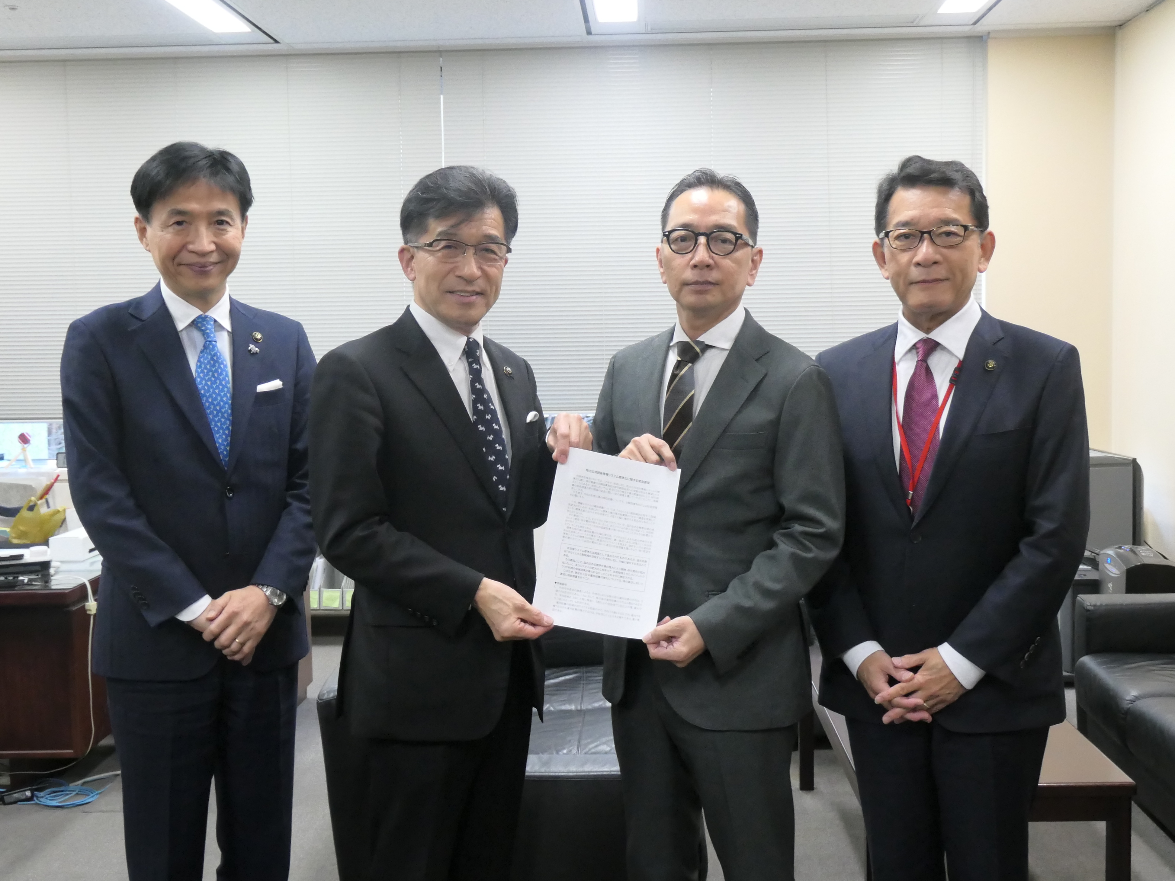 総務省　阿部行政局長